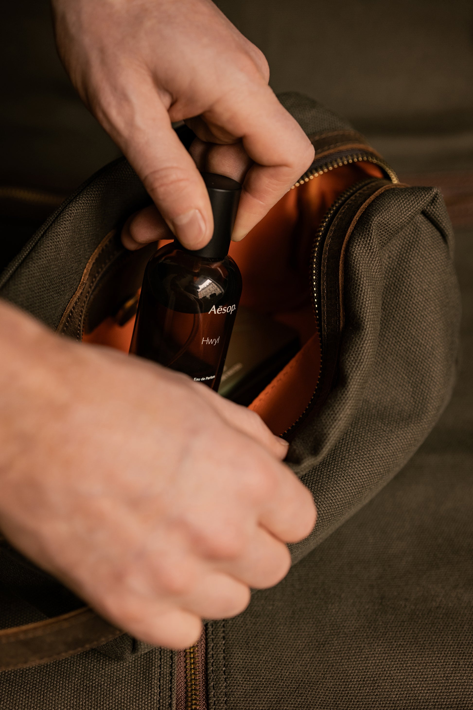 Durable Canvas Leather Wash Bag for Modern Grooming Needs