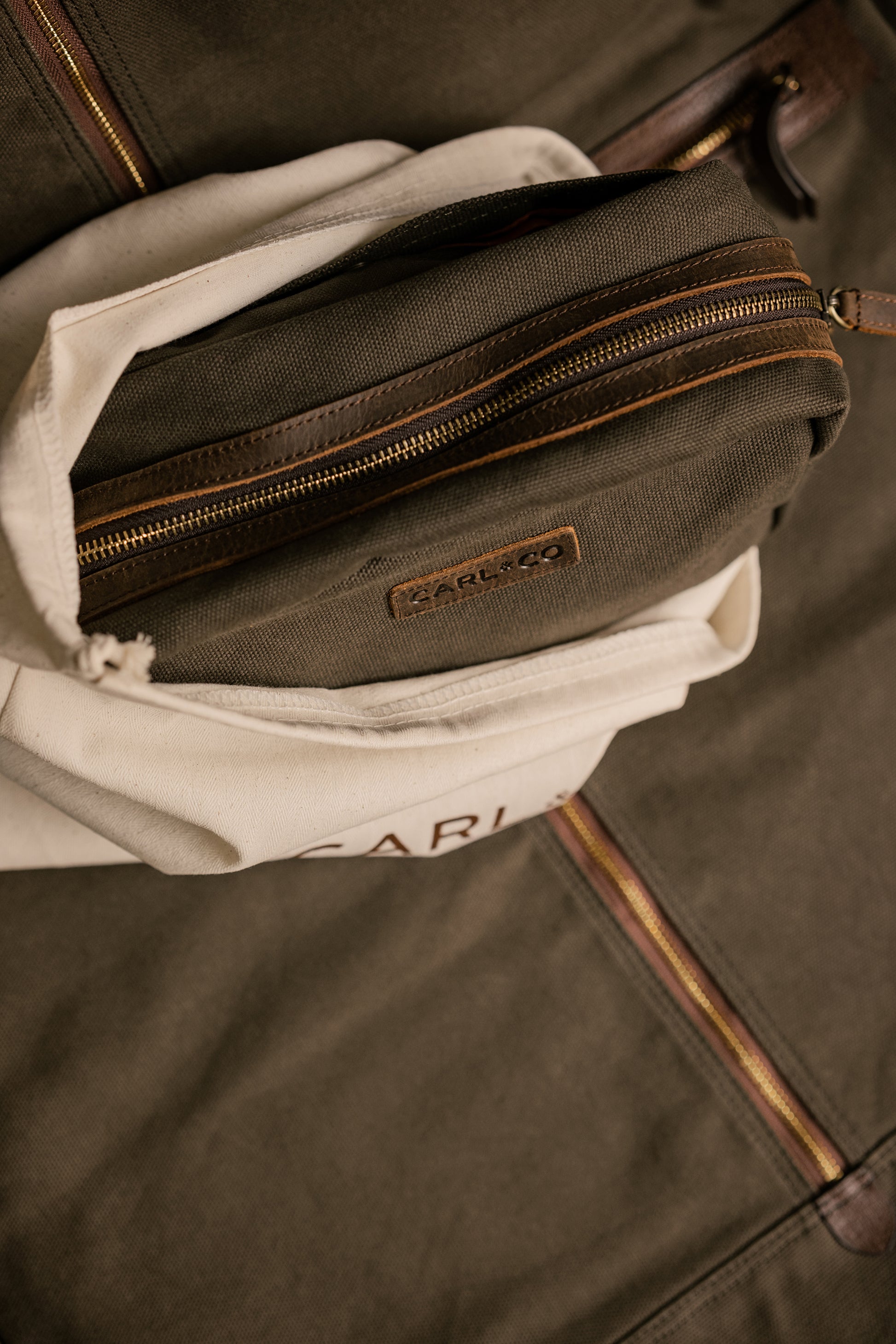 Durable Canvas Leather Wash Bag for Modern Grooming Needs