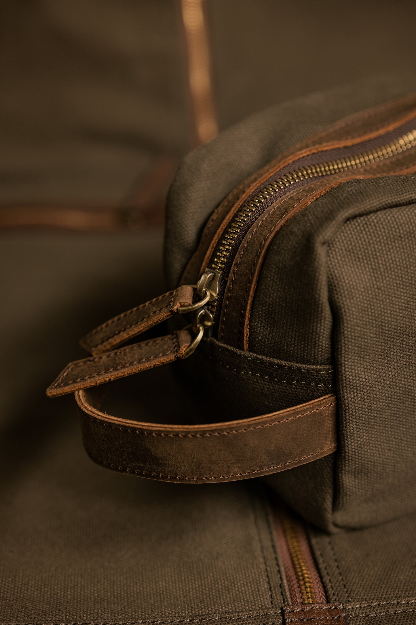 Durable Canvas Leather Wash Bag for Modern Grooming Needs