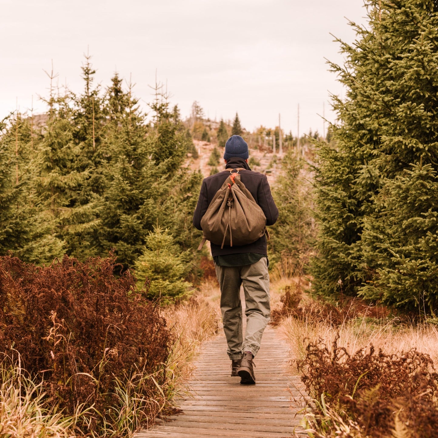 Rugged Canvas Leather Mountain Backpack – Perfect for Outdoor Adventures
