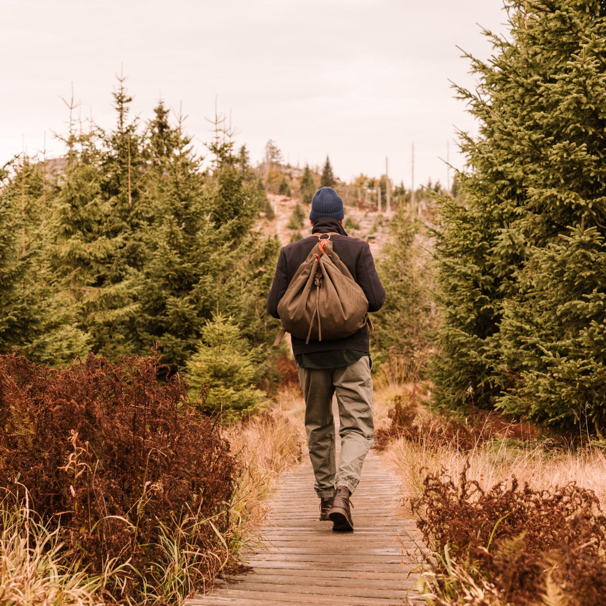 Rugged Canvas Leather Mountain Backpack – Perfect for Outdoor Adventures