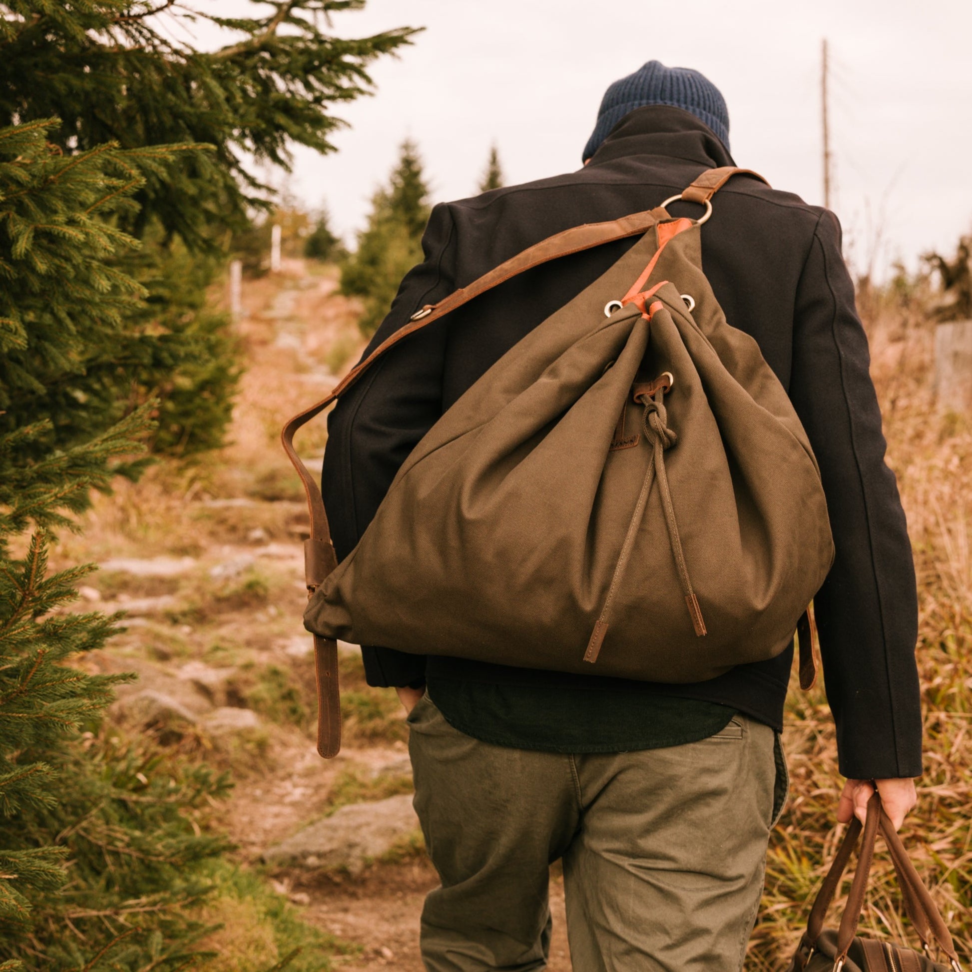Rugged Canvas Leather Mountain Backpack – Perfect for Outdoor Adventures